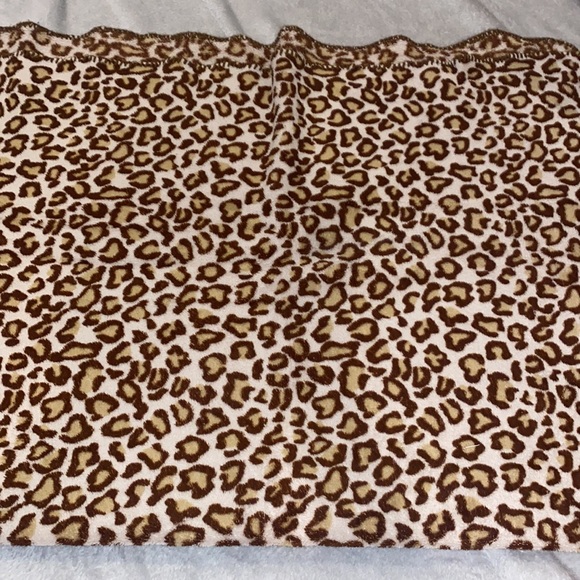 Leopard print fleece blanket - Picture 2 of 3